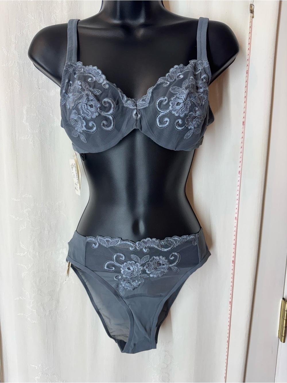 Vintage La Perla Floral Embroidered Underwire Bra & Brief Set